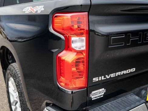 Used 2022 Chevrolet Silverado 1500 LT image 9