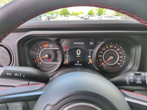 Used 2024 Jeep Wrangler Unlimited Rubicon AWD/4WD image 27
