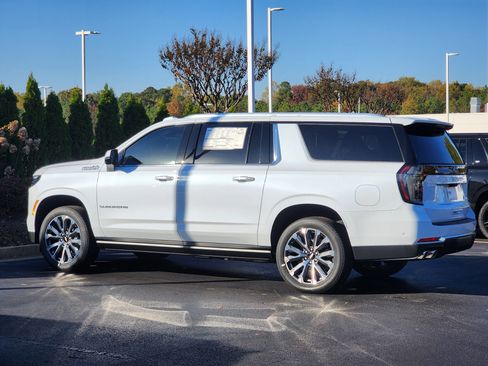 New 2026 Chevrolet Suburban High Country image 10