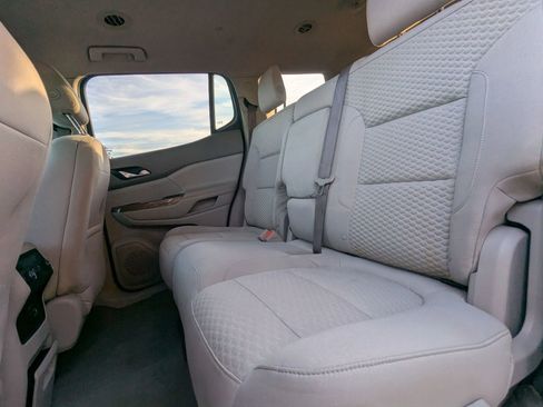 Used 2017 GMC Acadia SLE image 12