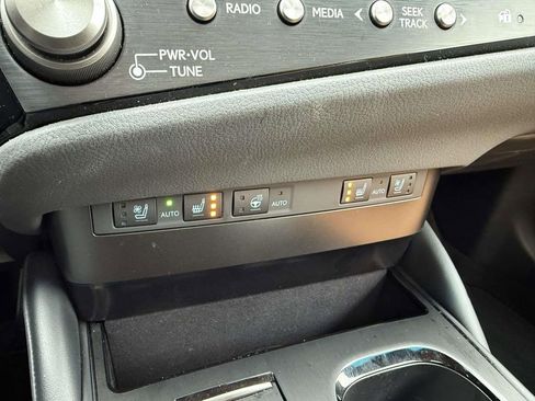 Used 2025 Lexus ES 300h w/ Premium Package image 25