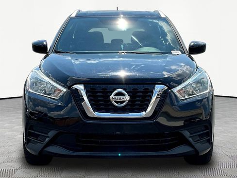 Used 2018 Nissan Kicks SV FWD image 2