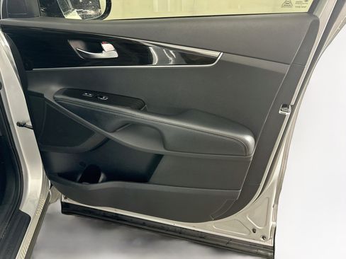 Used 2020 Kia Sorento L FWD image 30