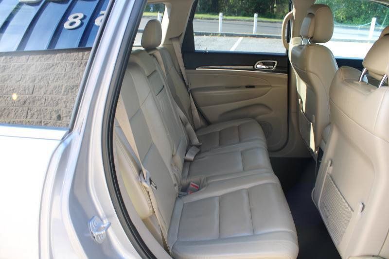 Used 2019 Jeep Grand Cherokee Limited w/ Luxury Group II RWD image 13