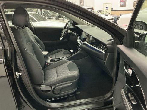 Used 2022 Kia Niro LXS w/ Digital Cluster Package image 10