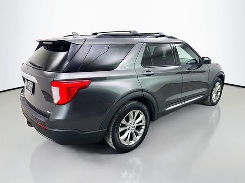 Used 2020 Ford Explorer XLT w/ Equipment Group 202A image 7