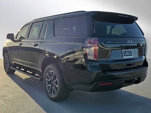 Used 2023 Chevrolet Suburban Z71 w/ Luxury Package image 5