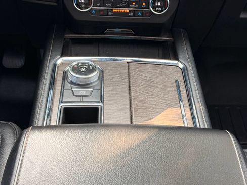 Used 2019 Ford Expedition Limited w/ Equipment Group 301A RWD image 18