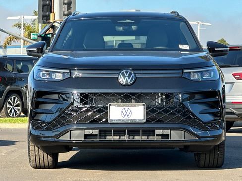 New 2026 Volkswagen Tiguan SE R-Line FWD image 3