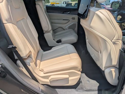 Used 2023 Jeep Grand Cherokee L Limited w/ Luxury Tech Group II RWD image 21