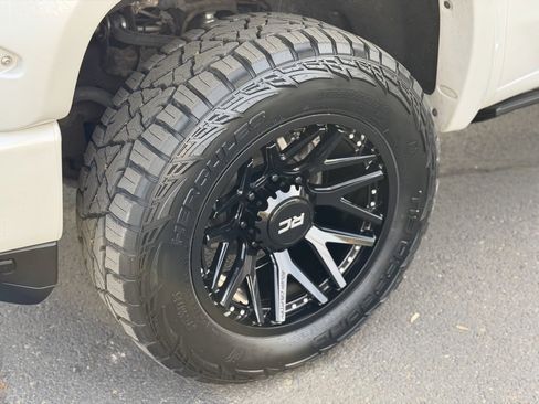 Used 2022 Chevrolet Silverado 2500 High Country w/ Z71 Off-Road Package image 9