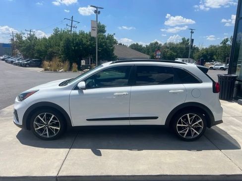 Used 2022 Kia Niro Touring Special Edition FWD image 3