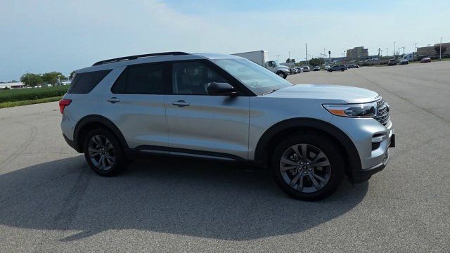 Used 2024 Ford Explorer XLT w/ Equipment Group 202A RWD image 9