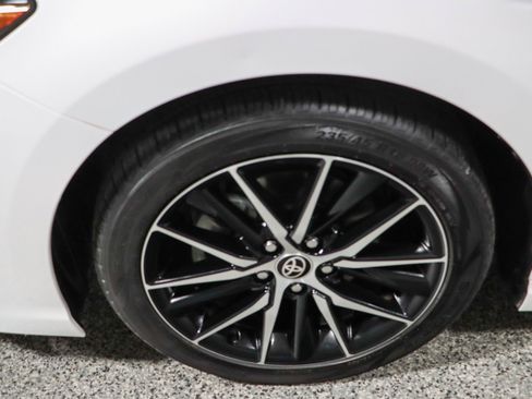Used 2022 Toyota Camry SE FWD image 11