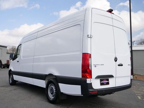 Used 2024 Mercedes-Benz Sprinter 2500 image 32