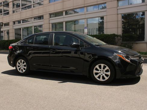 Used 2024 Toyota Corolla LE FWD image 2