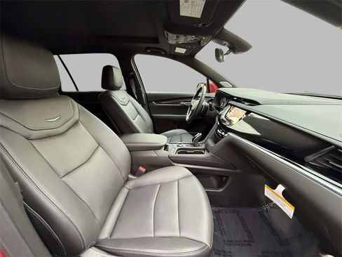 Used 2024 Cadillac XT6 Sport w/ Technology Package image 14