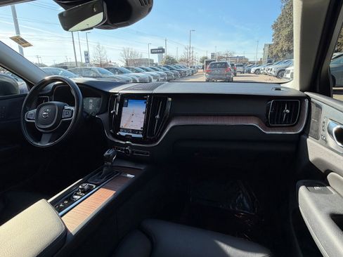 Used 2020 Volvo XC60 T6 Inscription w/ Protection Package Premier image 13