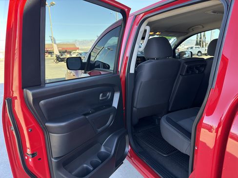 Used 2023 Nissan Titan S image 9