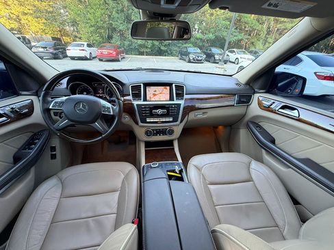 Used 2013 Mercedes-Benz GL 450 4MATIC image 2