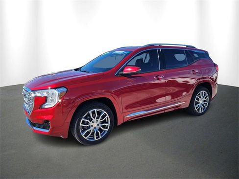 Used 2022 GMC Terrain Denali image 2