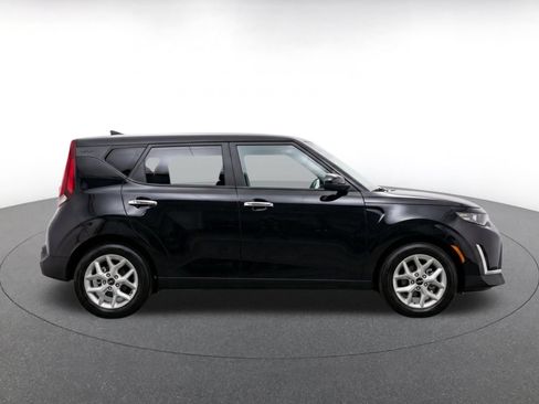 Used 2025 Kia Soul LX w/ LX Technology Package FWD image 10