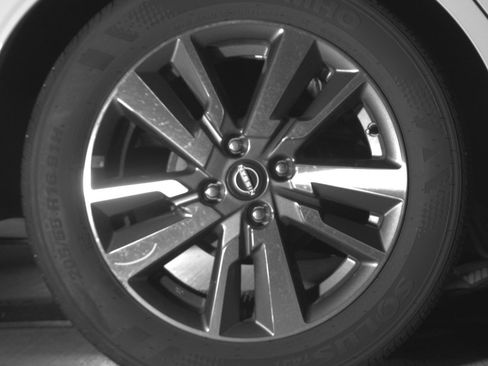 Used 2025 Nissan Versa SV FWD image 15