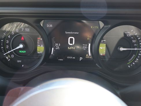 Used 2025 Jeep Wrangler Unlimited Sahara w/ Safety Group AWD/4WD image 27