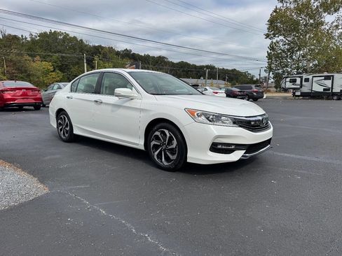 Used 2016 Honda Accord EX image 4
