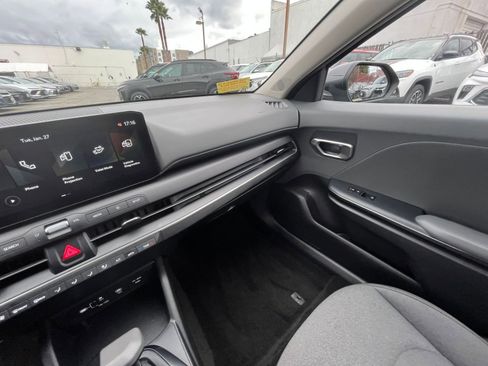 Used 2025 Kia K4 LXS image 34