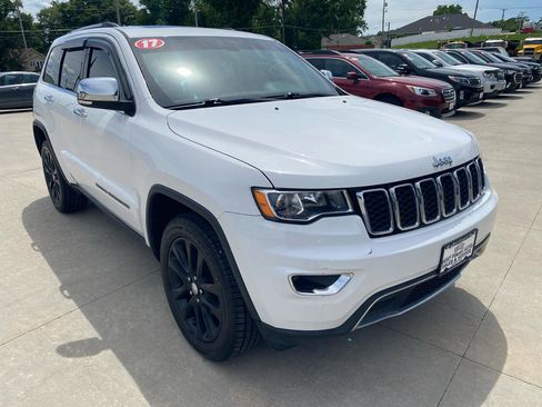 Used 2017 Jeep Grand Cherokee Limited AWD/4WD image 4