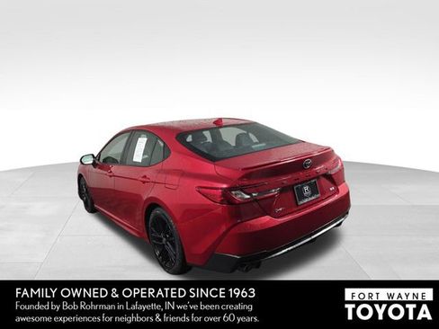 Used 2025 Toyota Camry SE FWD image 9