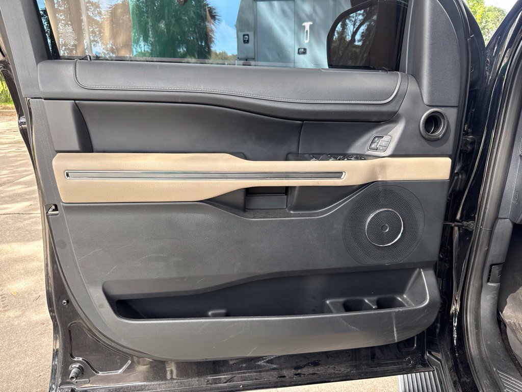 Used 2023 Ford Expedition XLT RWD image 14