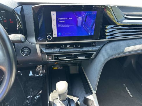 Used 2025 Toyota Camry SE FWD image 16