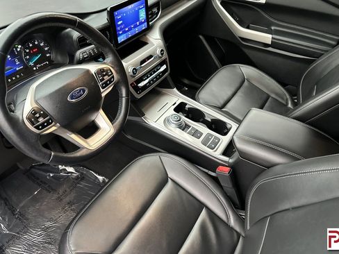 Used 2023 Ford Explorer XLT w/ Equipment Group 202A image 10