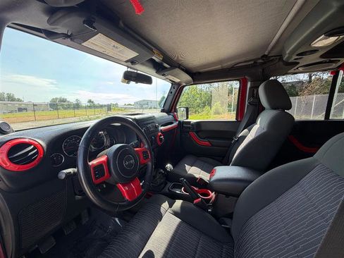 Used 2012 Jeep Wrangler Unlimited Sahara AWD/4WD image 14