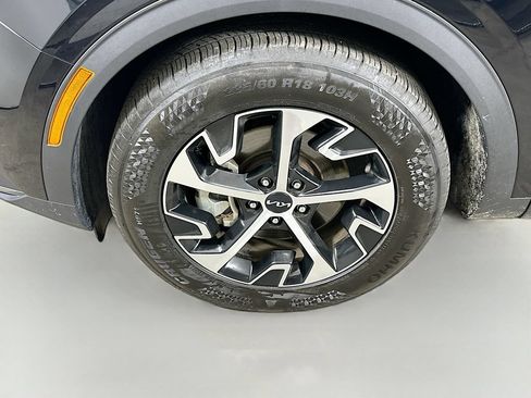 Used 2025 Kia Sportage EX FWD image 8