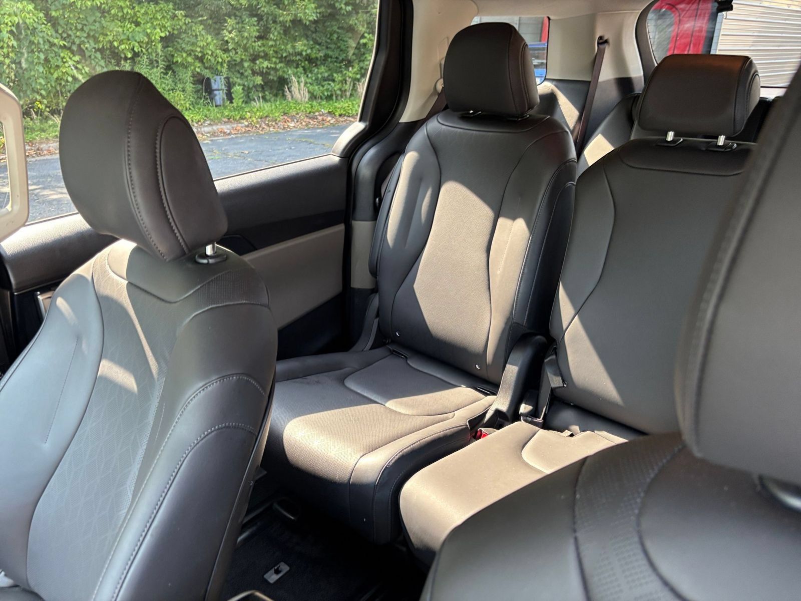 Used 2026 Kia Carnival FWD image 36