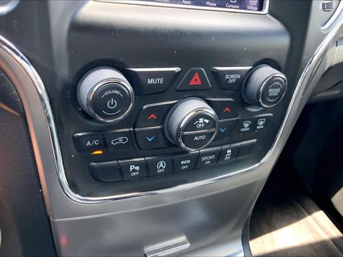 Used 2018 Jeep Grand Cherokee Laredo RWD image 31