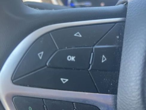 Used 2023 Chrysler Pacifica Limited image 12