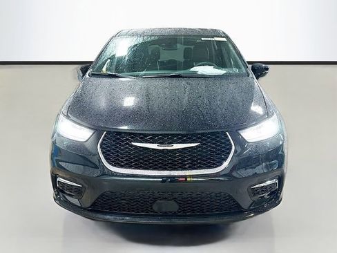 New 2026 Chrysler Pacifica Select image 4