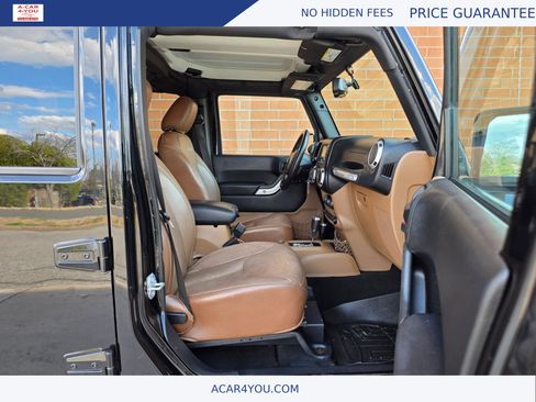 Used 2017 Jeep Wrangler Unlimited Sahara w/ Dual Top Group AWD/4WD image 9