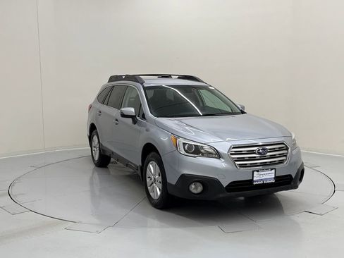 Used 2017 Subaru Outback 2.5i Premium image 7