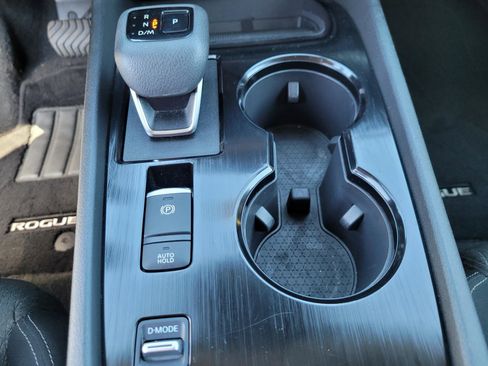 Used 2025 Nissan Rogue SV image 26