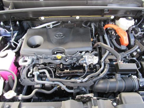 Used 2024 Toyota Venza XLE AWD/4WD image 12
