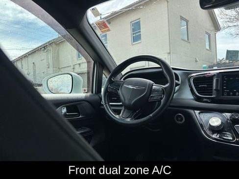 Used 2019 Chrysler Pacifica Touring Plus image 5