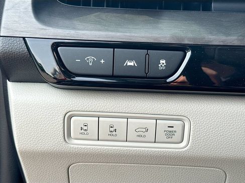 Certified 2023 Kia Carnival SX FWD image 13