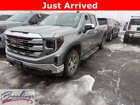 Used 2023 GMC Sierra 1500 SLE image 1