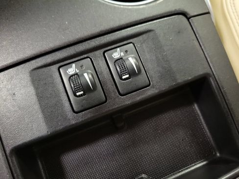 Used 2017 Toyota Camry XLE FWD image 18