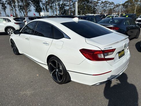 Used 2022 Honda Accord Touring image 3